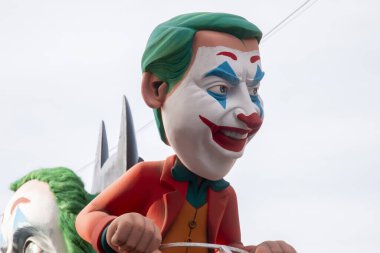 Loule, Portekiz - Şubat 2020: Loule, Portekiz 'deki Renkli Karnaval Festivali katılımcıları.