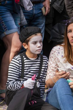 Loule, Portekiz - Şubat 2020: Loule, Portekiz 'deki Renkli Karnaval Festivali katılımcıları.