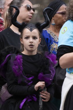 Loule, Portekiz - Şubat 2020: Loule, Portekiz 'deki Renkli Karnaval Festivali katılımcıları.