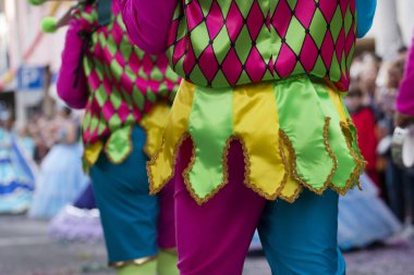 Loule, Portekiz - Şubat 2020: Loule, Portekiz 'deki Renkli Karnaval Festivali katılımcıları.