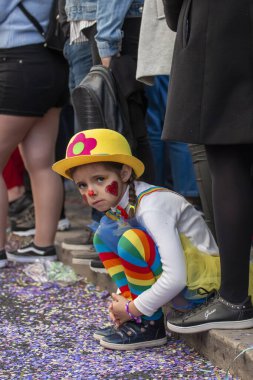 Loule, Portekiz - Şubat 2020: Loule, Portekiz 'deki Renkli Karnaval Festivali katılımcıları.
