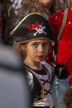 Loule, Portekiz - Şubat 2020: Loule, Portekiz 'deki Renkli Karnaval Festivali katılımcıları.