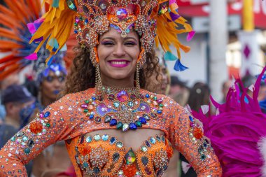 Loule, Portekiz - Şubat 2020: Loule, Portekiz 'deki Renkli Karnaval Festivali katılımcıları.