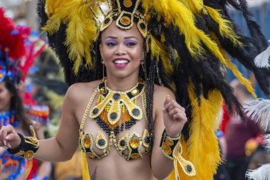 Loule, Portekiz - Şubat 2020: Loule, Portekiz 'deki Renkli Karnaval Festivali katılımcıları.