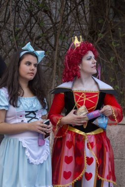 Loule, Portekiz - Şubat 2020: Loule, Portekiz 'deki Renkli Karnaval Festivali katılımcıları.