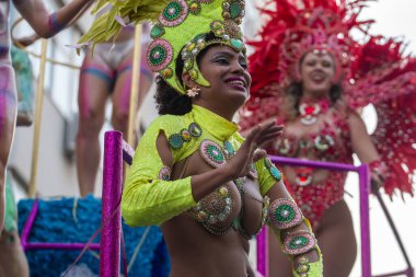 Loule, Portekiz - Şubat 2020: Loule, Portekiz 'deki Renkli Karnaval Festivali katılımcıları.