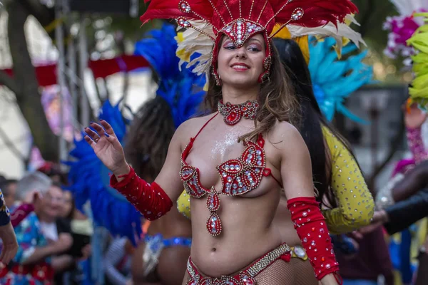 Loule Portugal Februari 2020 Färgglada Karneval Carnaval Paradfestivaldeltagare Loule Stad — Stockfoto