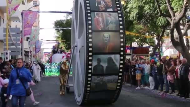 Loule Portugal Februari 2020 Färgglada Karneval Carnaval Paradfestivaldeltagare Loule Stad — Stockvideo