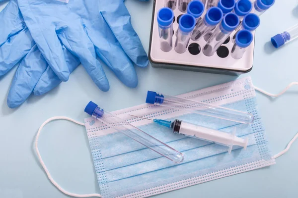 Verschillende Laboratoriumobjecten Waaronder Beschermend Masker Flessenrek Reageerbuisjes Andere Spullen — Stockfoto