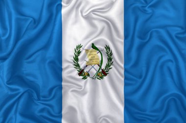 Dalgalı ipek kumaş arka planında Guatemala ülke bayrağı.