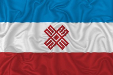 Dalgalı ipek kumaş arka planında Mari El Republic (2006-2011) bayrağı.