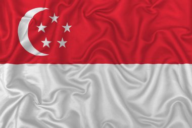 Dalgalı ipek kumaş arka planında Singapur ülke bayrağı.