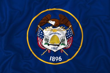 Dalgalı ipek kumaş arkaplanda Utah eyalet bayrağı.