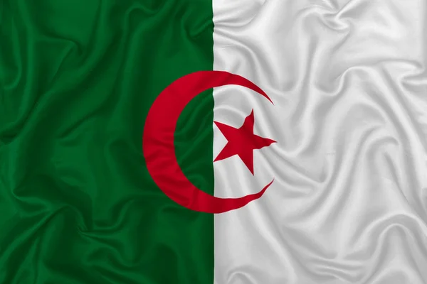 Dalgalı Ipek Kumaş Arka Planında Cezayir Ülke Bayrağı — Stok fotoğraf