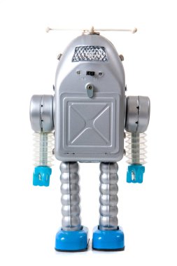 Beyaz arka planda izole edilmiş klasik bir robot oyuncak..
