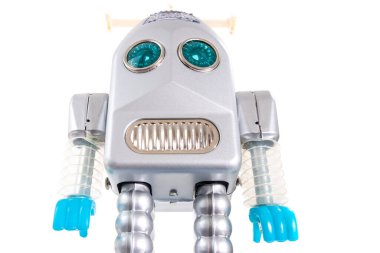 Beyaz arka planda izole edilmiş klasik bir robot oyuncak..
