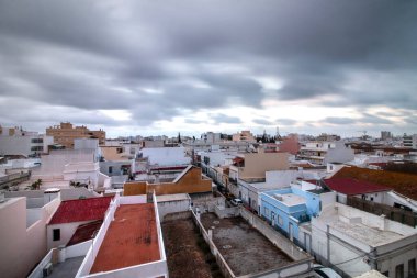 Portekiz 'in Algarve bölgesinde yer alan Olhao kentinin geniş görünümü.