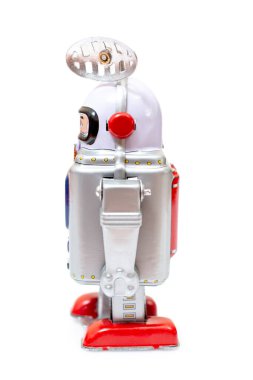 Beyaz arka planda izole edilmiş klasik bir robot oyuncak..
