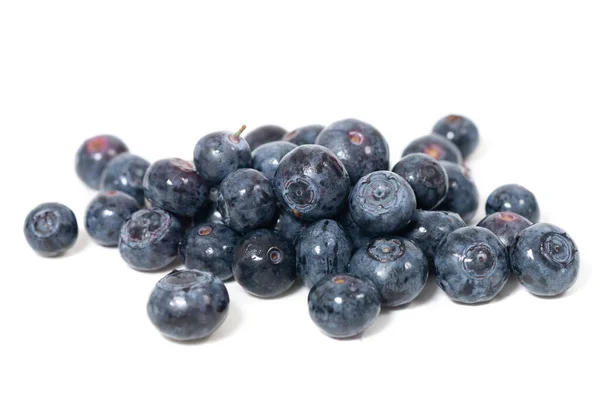 Schließen Sie Die Ansicht Von Einigen Frischen Blaubeeren Isoliert Auf — Stockfoto