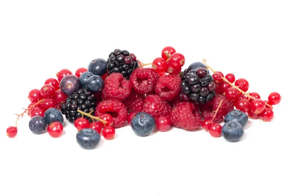 Schließen Sie Die Ansicht Einer Frischen Mischung Aus Obstbeeren Isoliert — Stockfoto