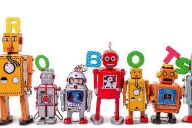 Renkli, karışık, köpük harfli teneke robot oyuncakları koleksiyonunu kapat.