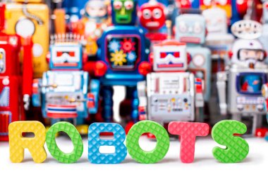 Renkli, karışık, köpük harfli teneke robot oyuncakları koleksiyonunu kapat.