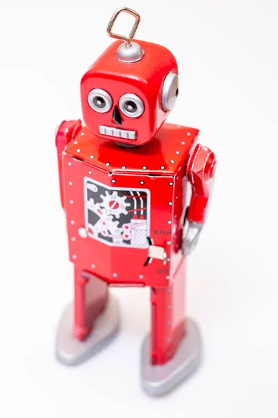 白色背景的老式锡制机器人玩具 — 图库照片