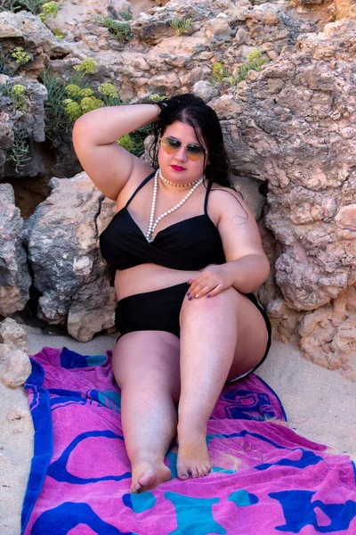 Beautiful Sensual Woman Black Bikini Dark Shades Beach — Stock Photo, Image