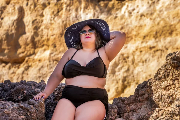 Beautiful Sensual Woman Black Bikini Dark Shades Beach — Stock Photo, Image