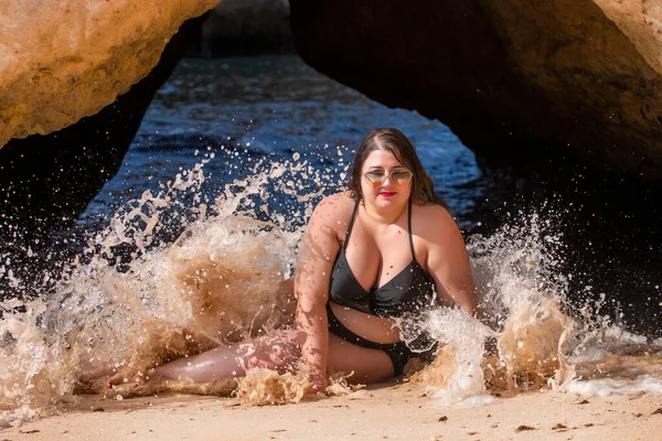 Beautiful Sensual Woman Black Bikini Dark Shades Beach — Stock Photo, Image