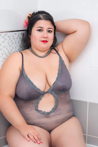 Woman Wearing Sensual Lingerie Milky Bathtub — Stock Photo, Image