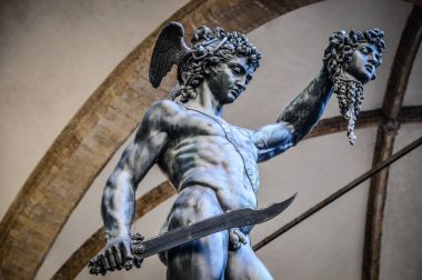 statua perseo e medusa
