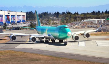 Boeing 747 uçağı piste vergi
