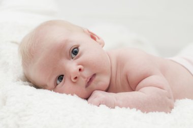 Şirin yeni doğan bebek portre