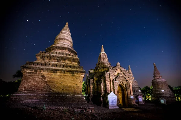 Myanmar Burma Tapınağı geceleyin yıldızlarla