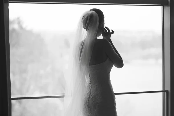 Braut wartet auf den Bräutigam. Bräutelzimmer — Stockfoto