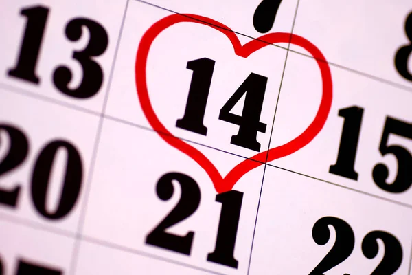 Alla hjärtans dag, datum 14 februari, kalender blad närbild, datum 14 markeras i hjärtat — Stockfoto