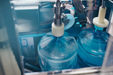 Su üretimi ve arıtma, otomatikman fabrikada içme suyuyla doldurma, yıkama, arıtma ve içme suyuyla doldurma sistemi, insan sağlığı için temiz su gereklidir.