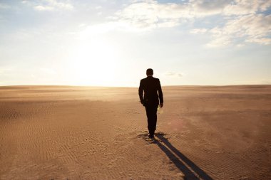 A man in a suit walks through the desert, loneliness, pursuit of his goal, the hot sun, a man lost in the desert, a businessman at the beginning of his journey, forward movement, willpower clipart