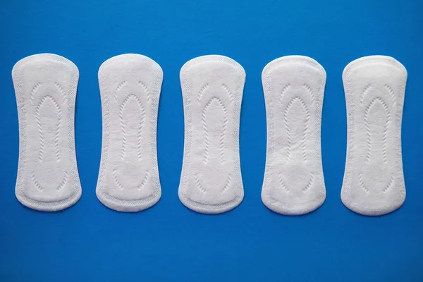 Menstruációs Párna Kék Hátterű Nőknek Felülnézet Orvosi Párna Menstruációs Nap — Stock Fotó