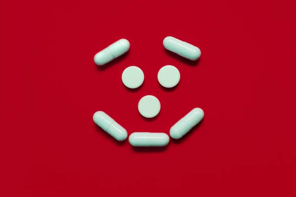White Tablets Oblong Shape Form Kind Smile Red Background Medical — Stock Photo, Image