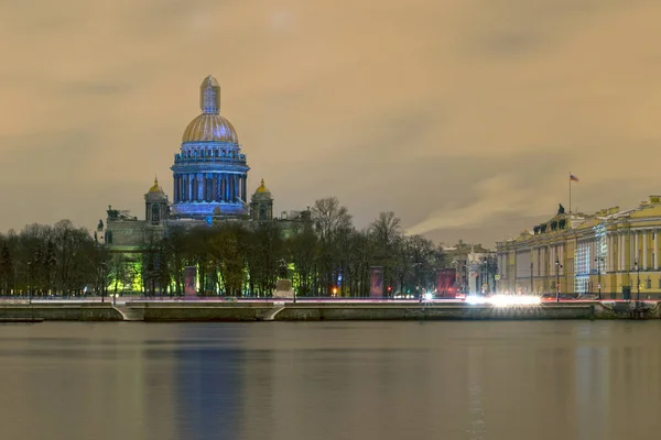 Saint-Petersburg ışıkların Festivali 