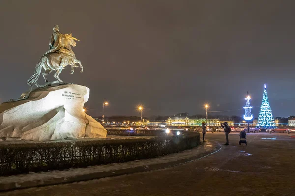 Monument Över Peter Den Store Senatstorget Sankt Petersburg Julgran Nära Stockbild