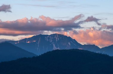 Güneş battıktan sonra dağ