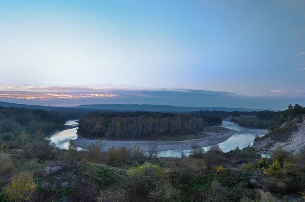 Panoramatický pohled ohybu řeky. — Stock fotografie