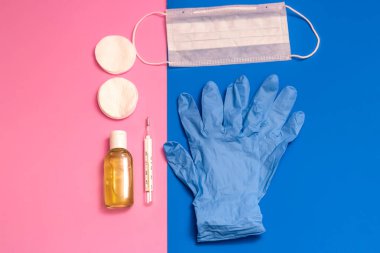 El antiseptiği, pamuk pedler, elektronik ve cıva termometre ve yüz maskesi.