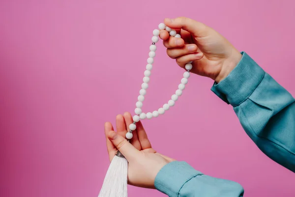 Muslim Rosary Hands Pink Background — Stock Photo, Image