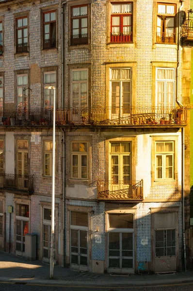 Het Zonlicht Muren Van Huizen Porto Portugal — Stockfoto