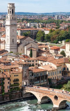 Adige Nehri ve St. Peter Köprüsü, Verona, İtalya