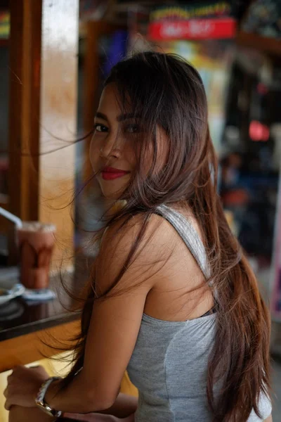 Beautiful asian girl in a restobar — Stock Photo, Image
